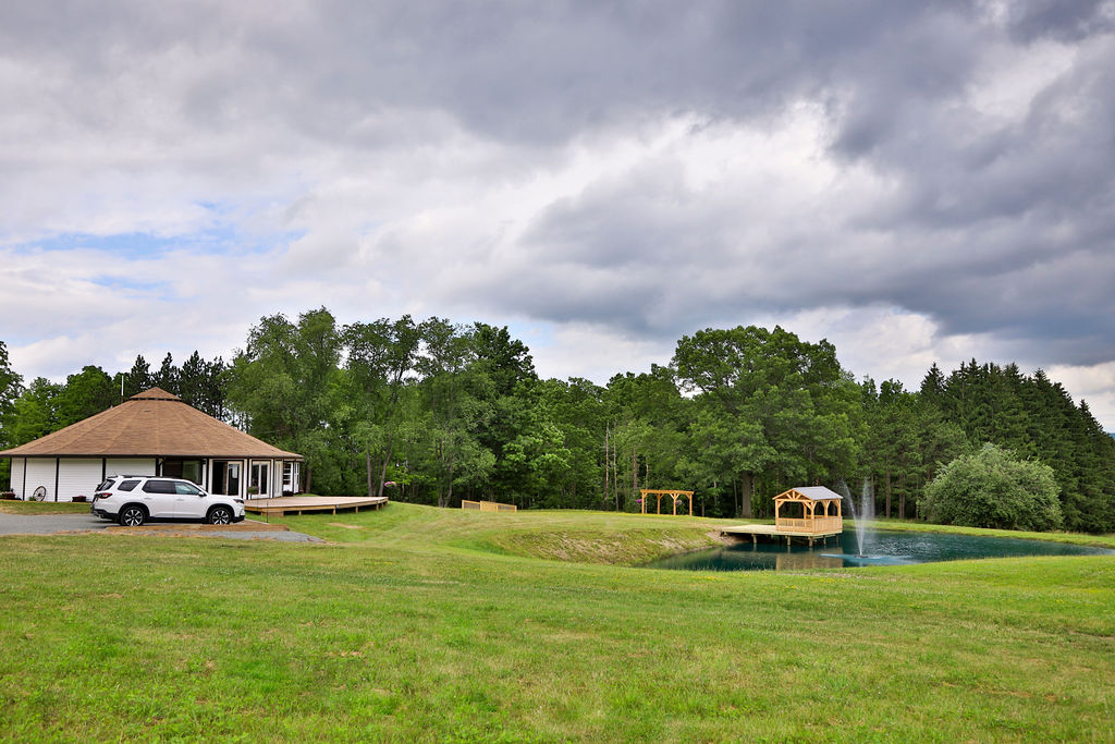 View of Rock Stream Retreat's cottage and grounds.