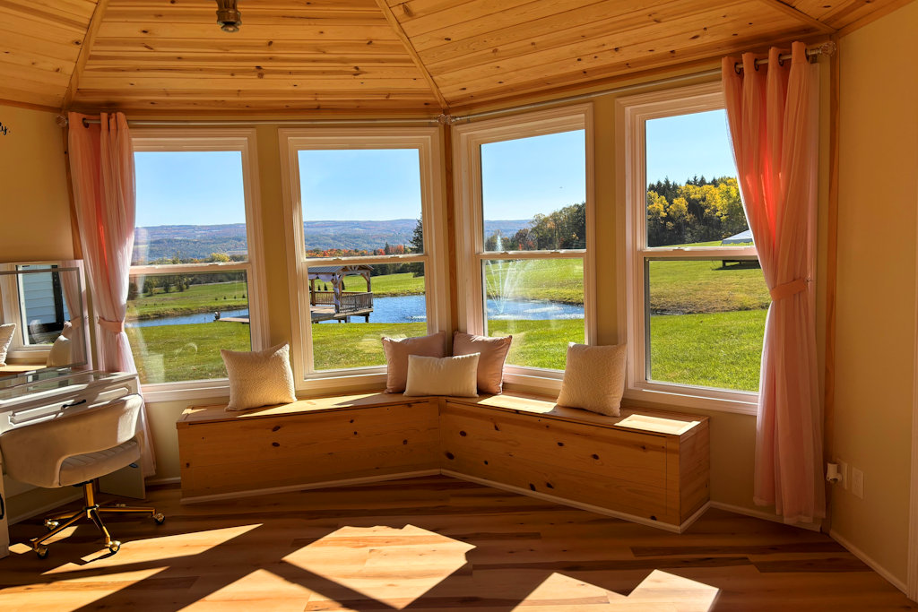 Our Bridal Suite has 4 professional stations.